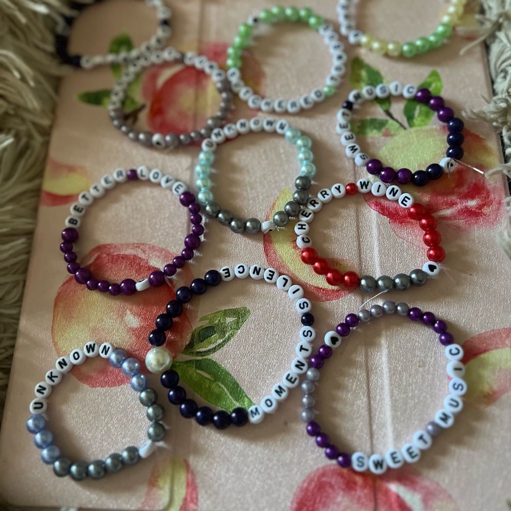 HOZIER FRIENDSHIP BRACELET SET OF 12